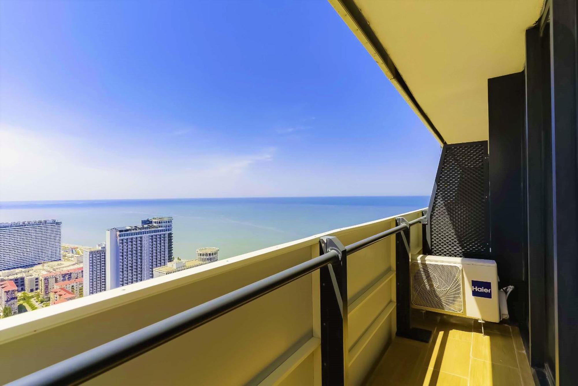 Luxury Beach Front Hotel Батуми Екстериор снимка