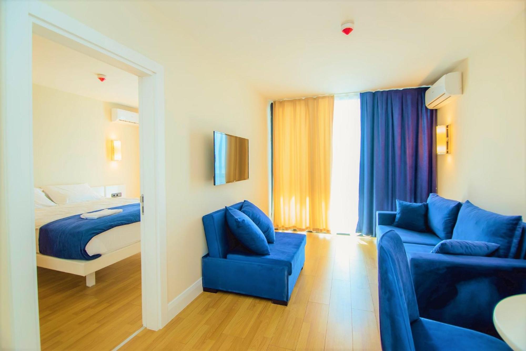 Luxury Beach Front Hotel Батуми Екстериор снимка