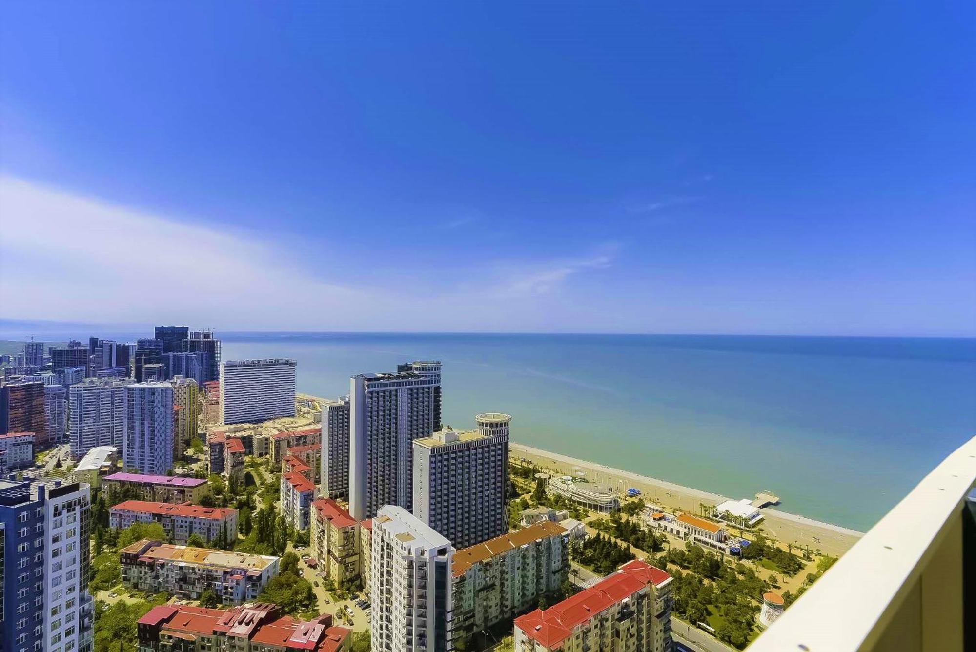 Luxury Beach Front Hotel Батуми Екстериор снимка