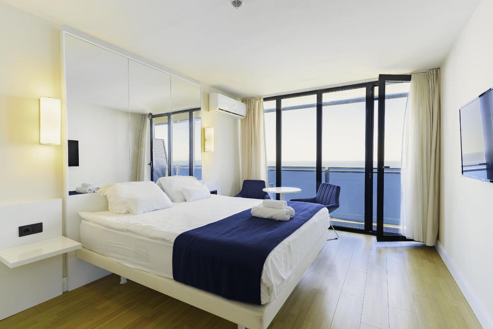 Luxury Beach Front Hotel Батуми Екстериор снимка