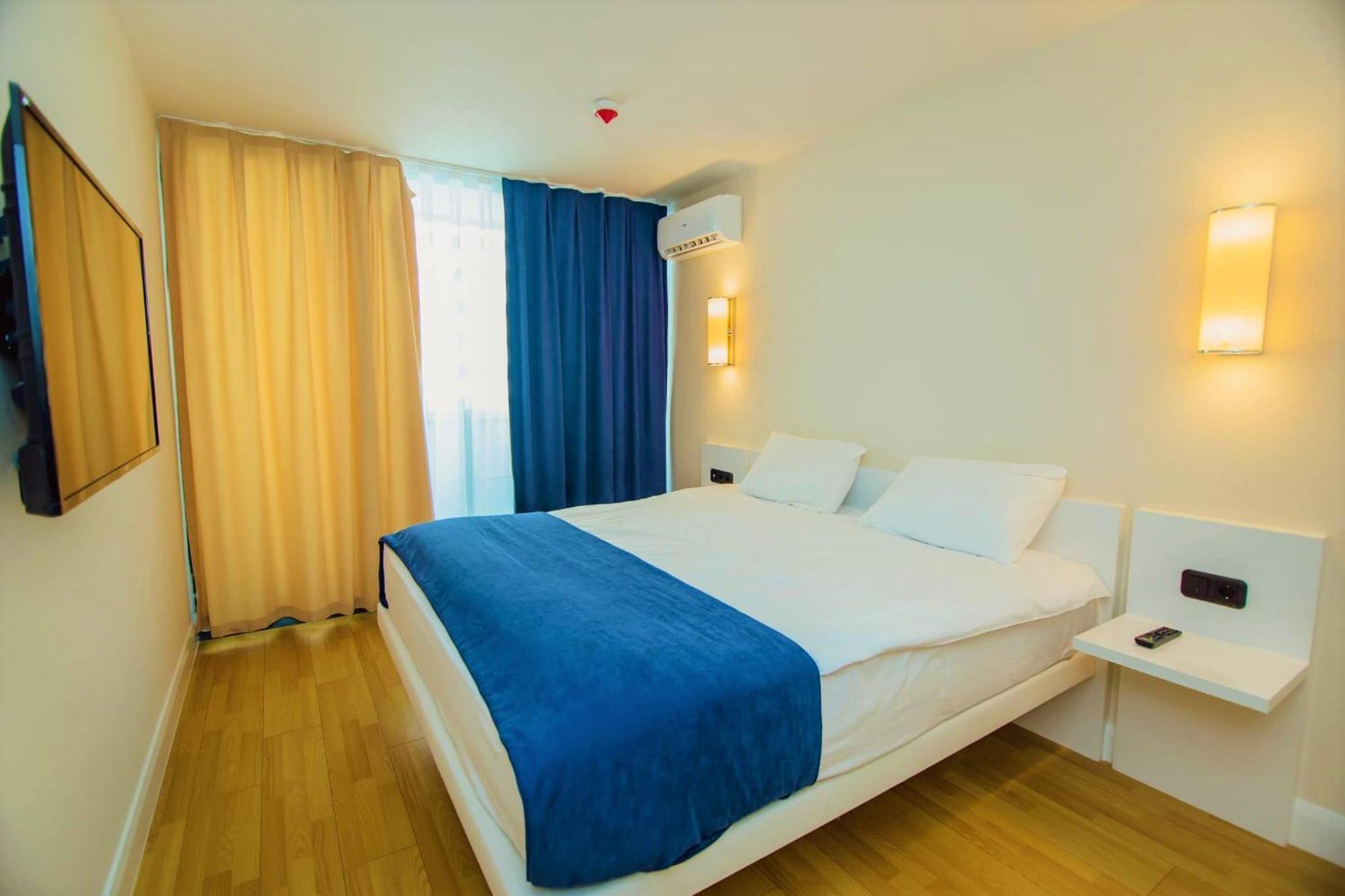 Luxury Beach Front Hotel Батуми Екстериор снимка