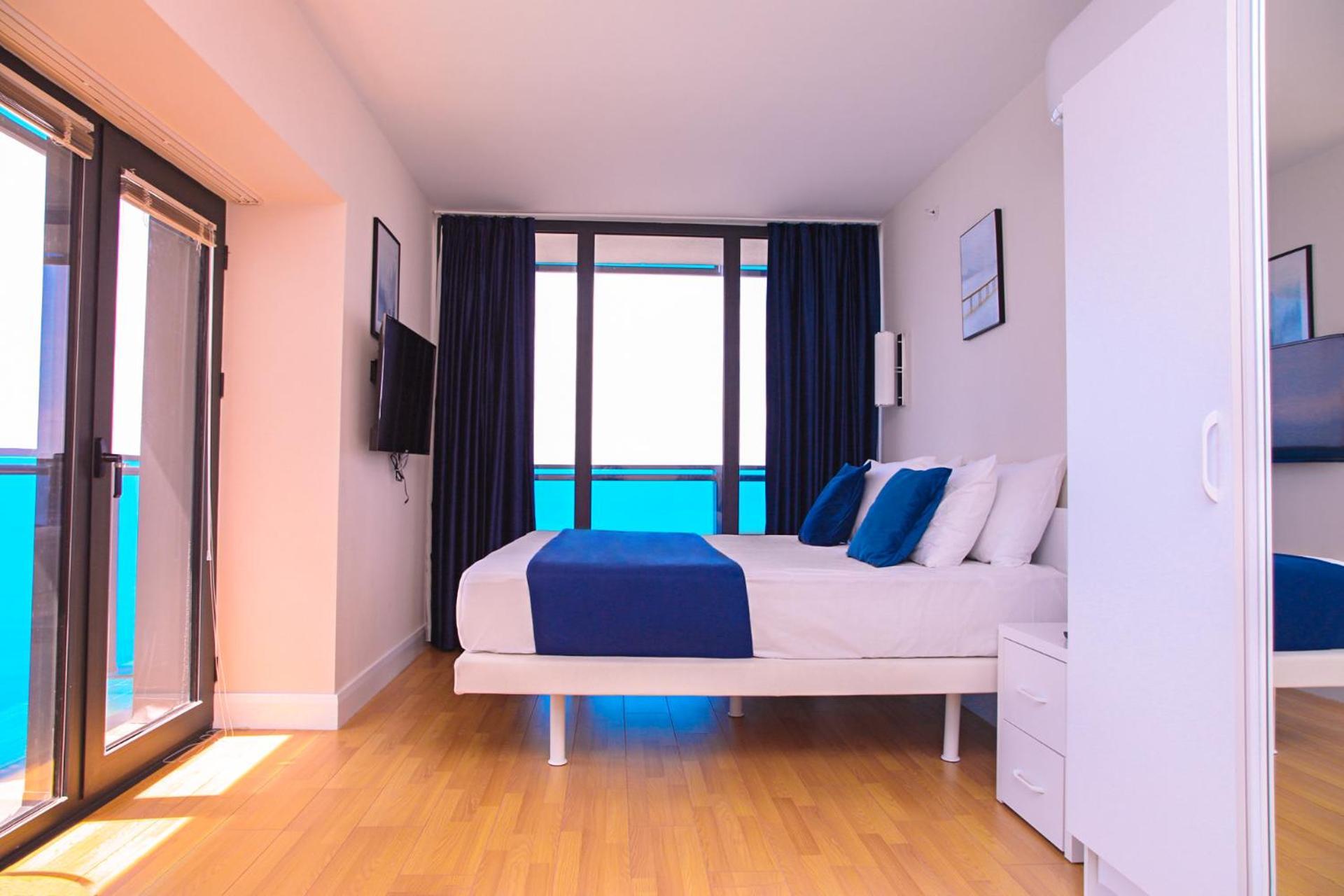 Luxury Beach Front Hotel Батуми Екстериор снимка