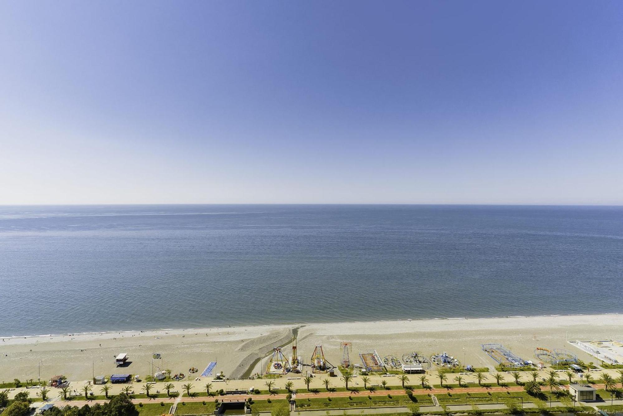 Luxury Beach Front Hotel Батуми Екстериор снимка