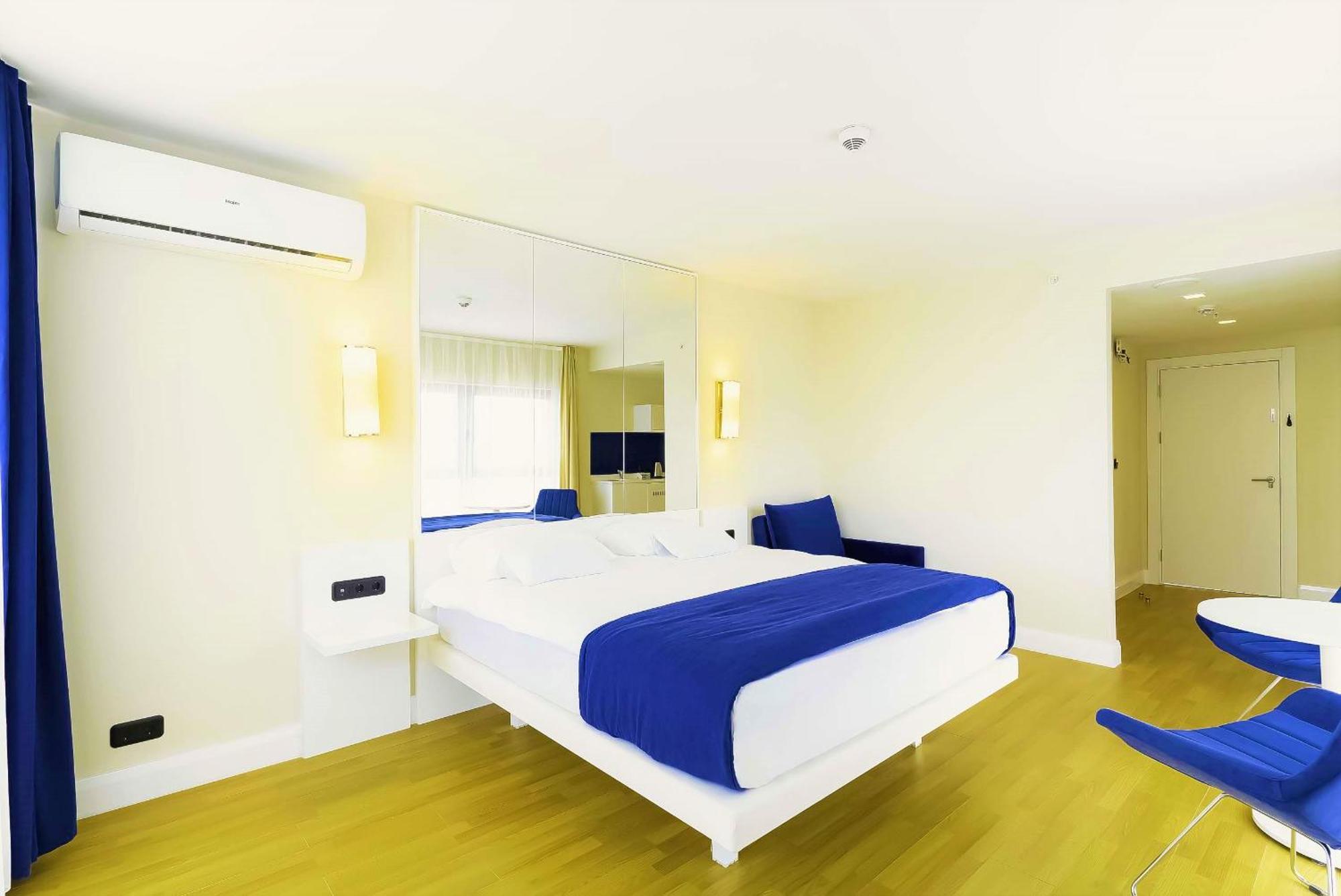 Luxury Beach Front Hotel Батуми Екстериор снимка