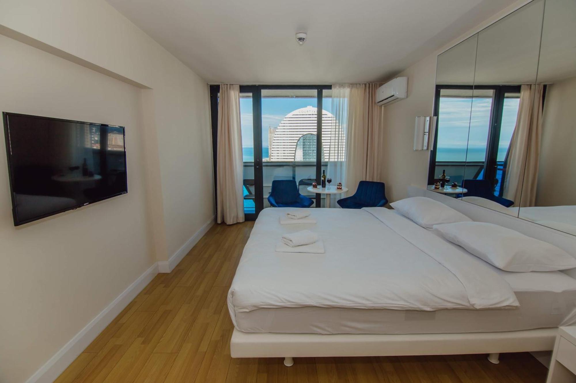 Luxury Beach Front Hotel Батуми Екстериор снимка