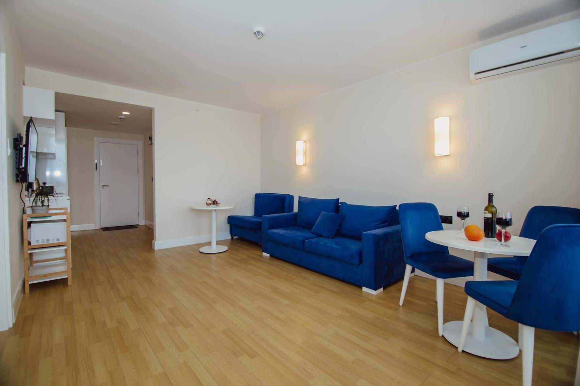 Luxury Beach Front Hotel Батуми Екстериор снимка