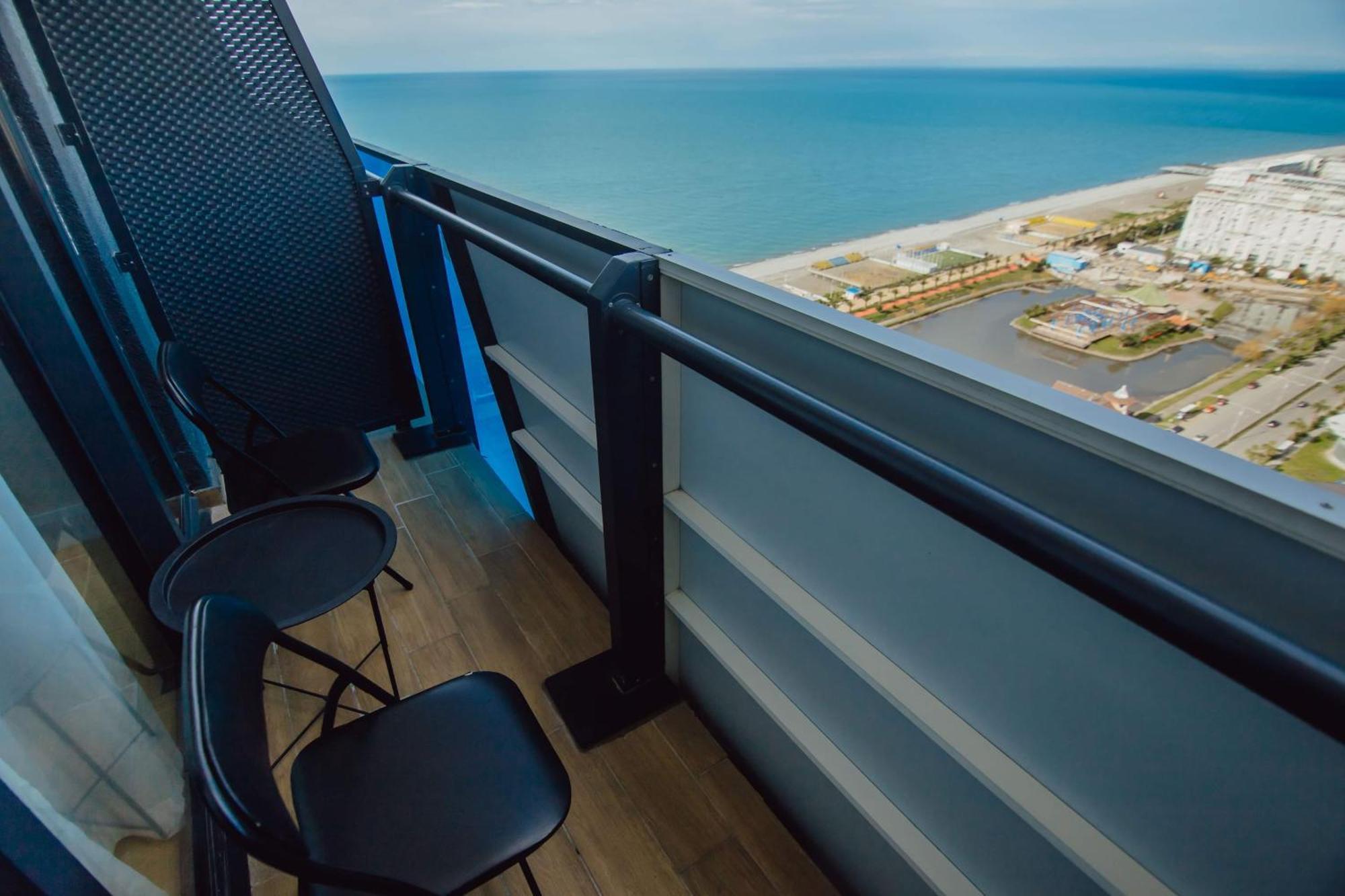 Luxury Beach Front Hotel Батуми Екстериор снимка