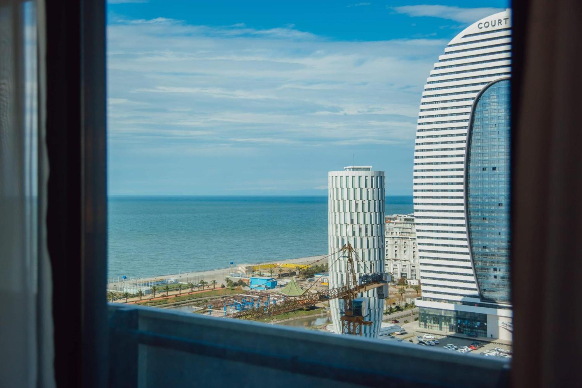 Luxury Beach Front Hotel Батуми Екстериор снимка