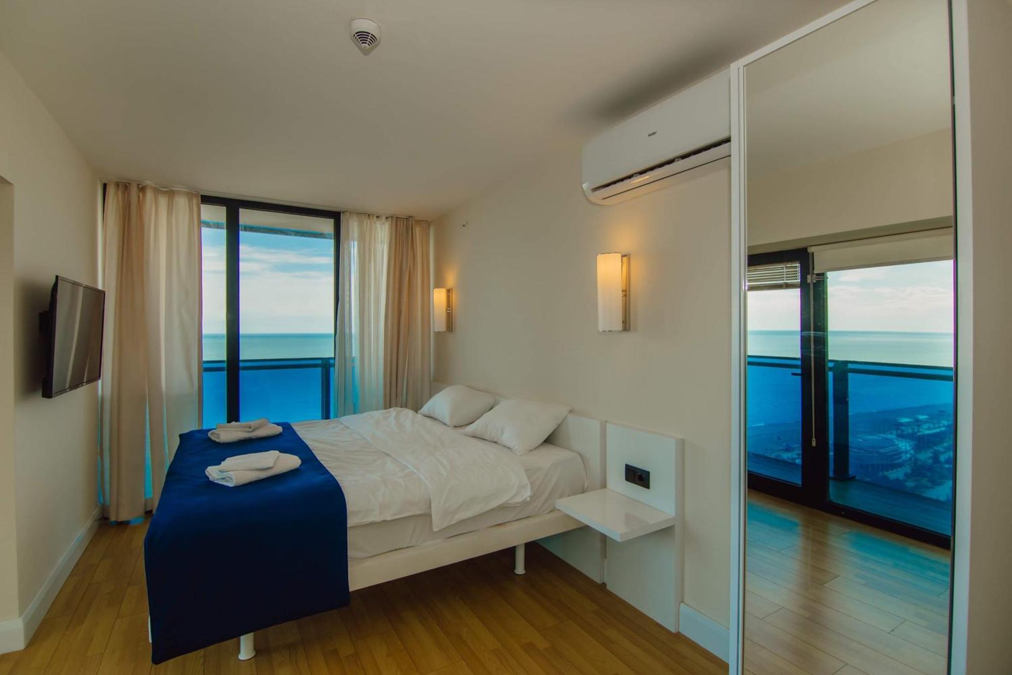 Luxury Beach Front Hotel Батуми Екстериор снимка