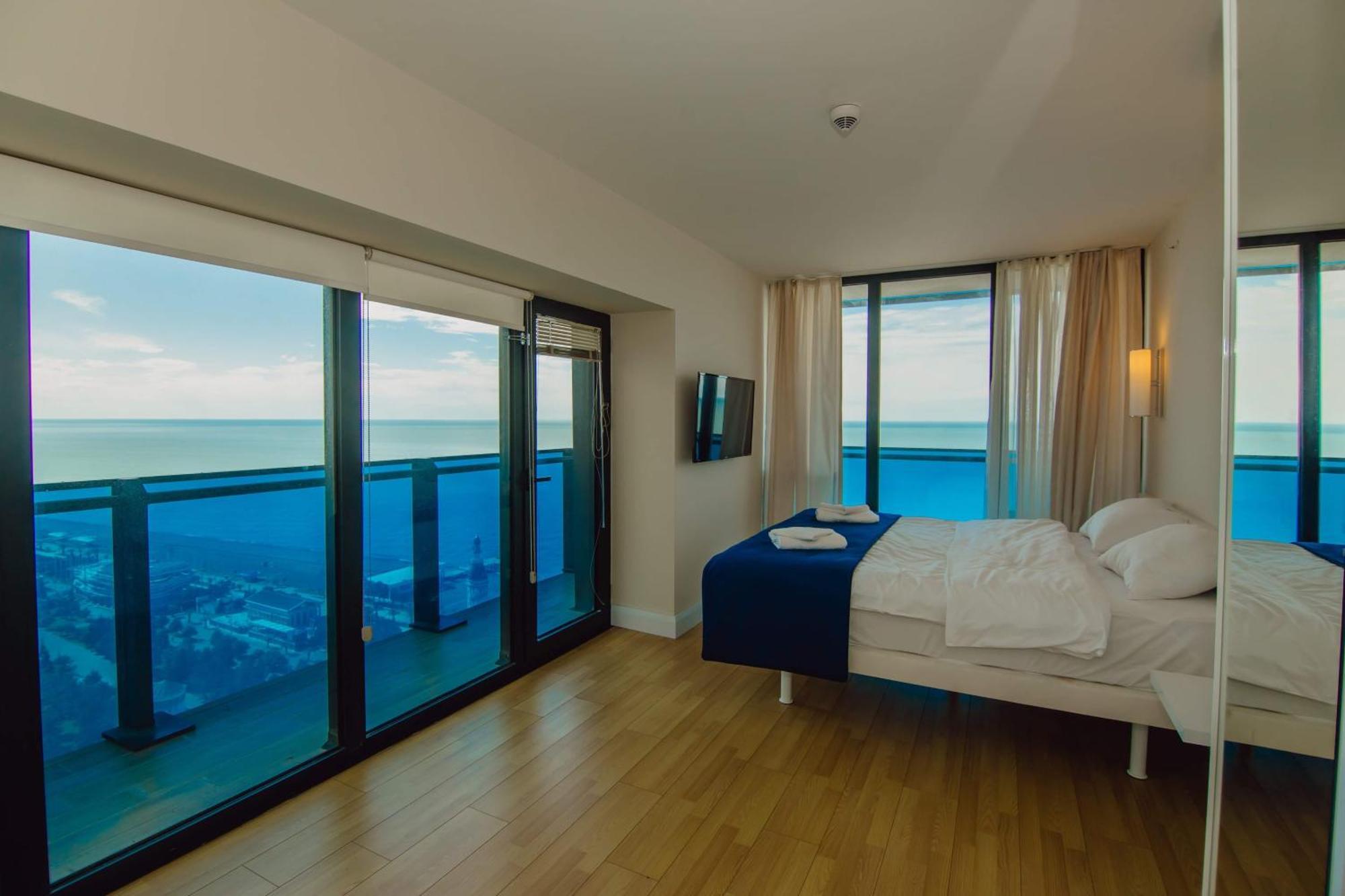 Luxury Beach Front Hotel Батуми Екстериор снимка