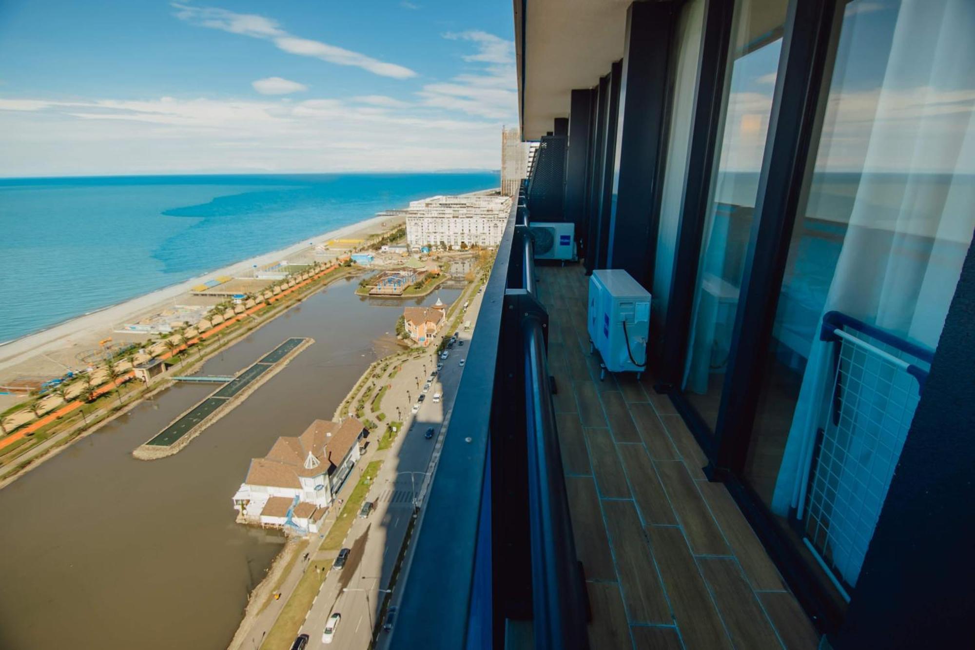 Luxury Beach Front Hotel Батуми Екстериор снимка