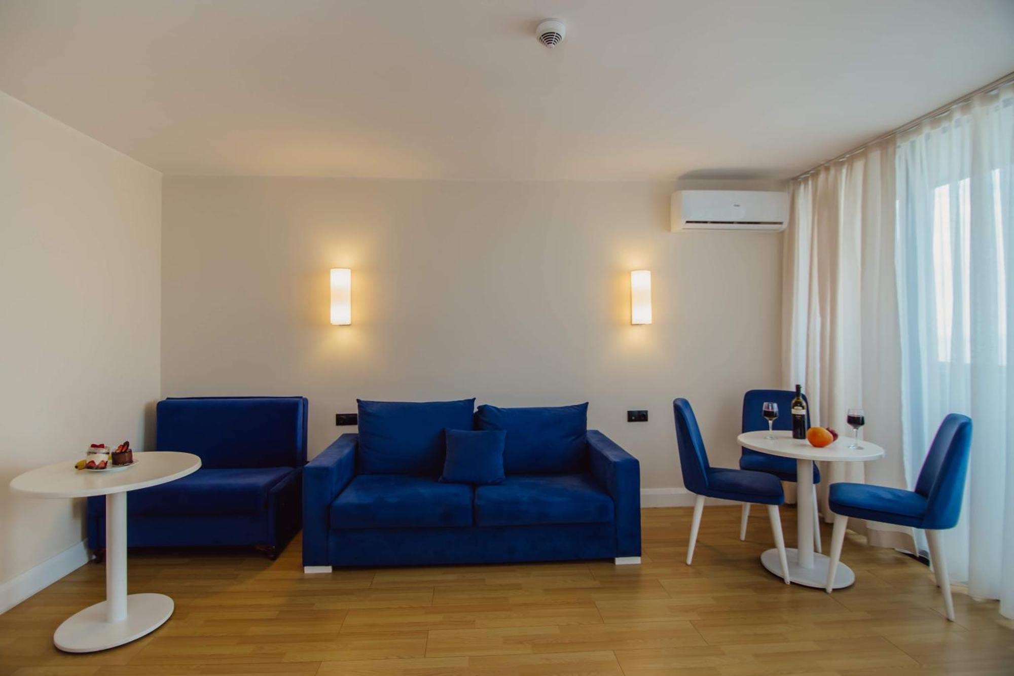 Luxury Beach Front Hotel Батуми Екстериор снимка
