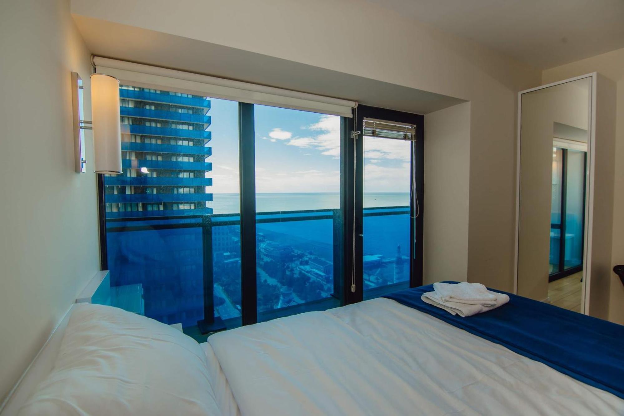 Luxury Beach Front Hotel Батуми Екстериор снимка