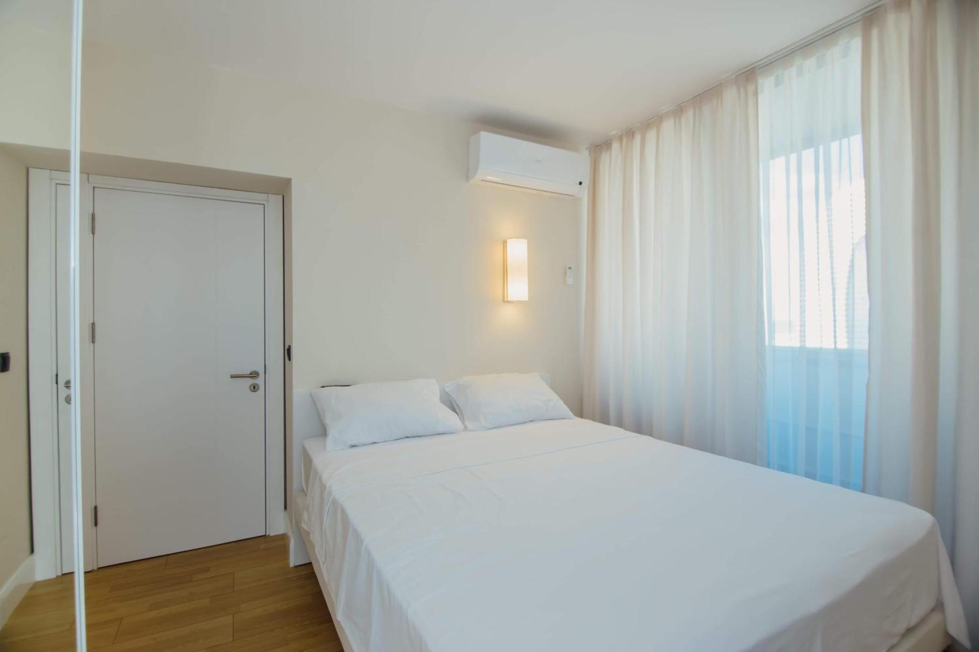 Luxury Beach Front Hotel Батуми Екстериор снимка