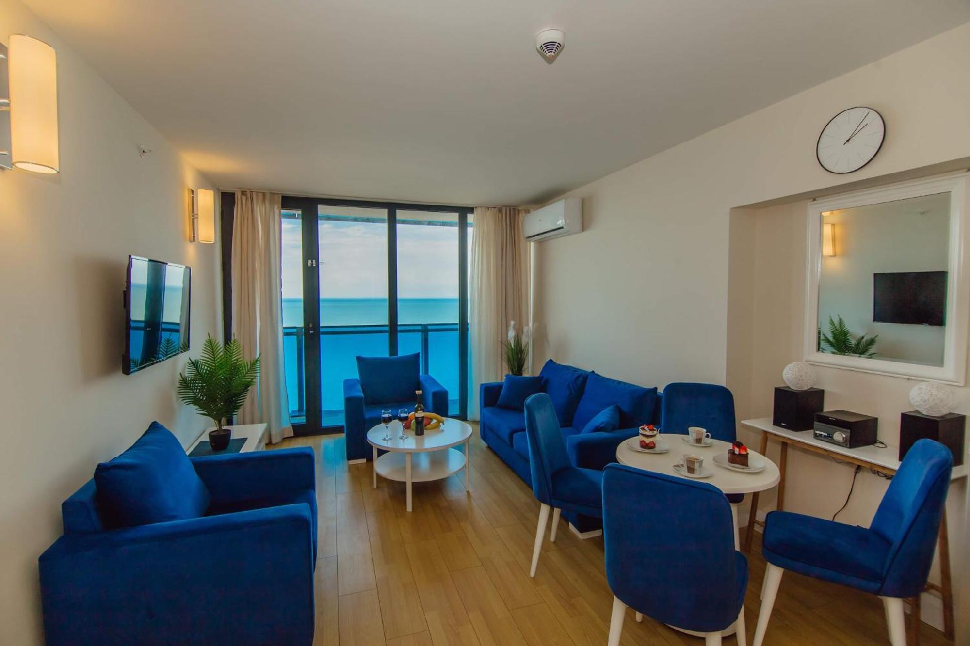 Luxury Beach Front Hotel Батуми Екстериор снимка