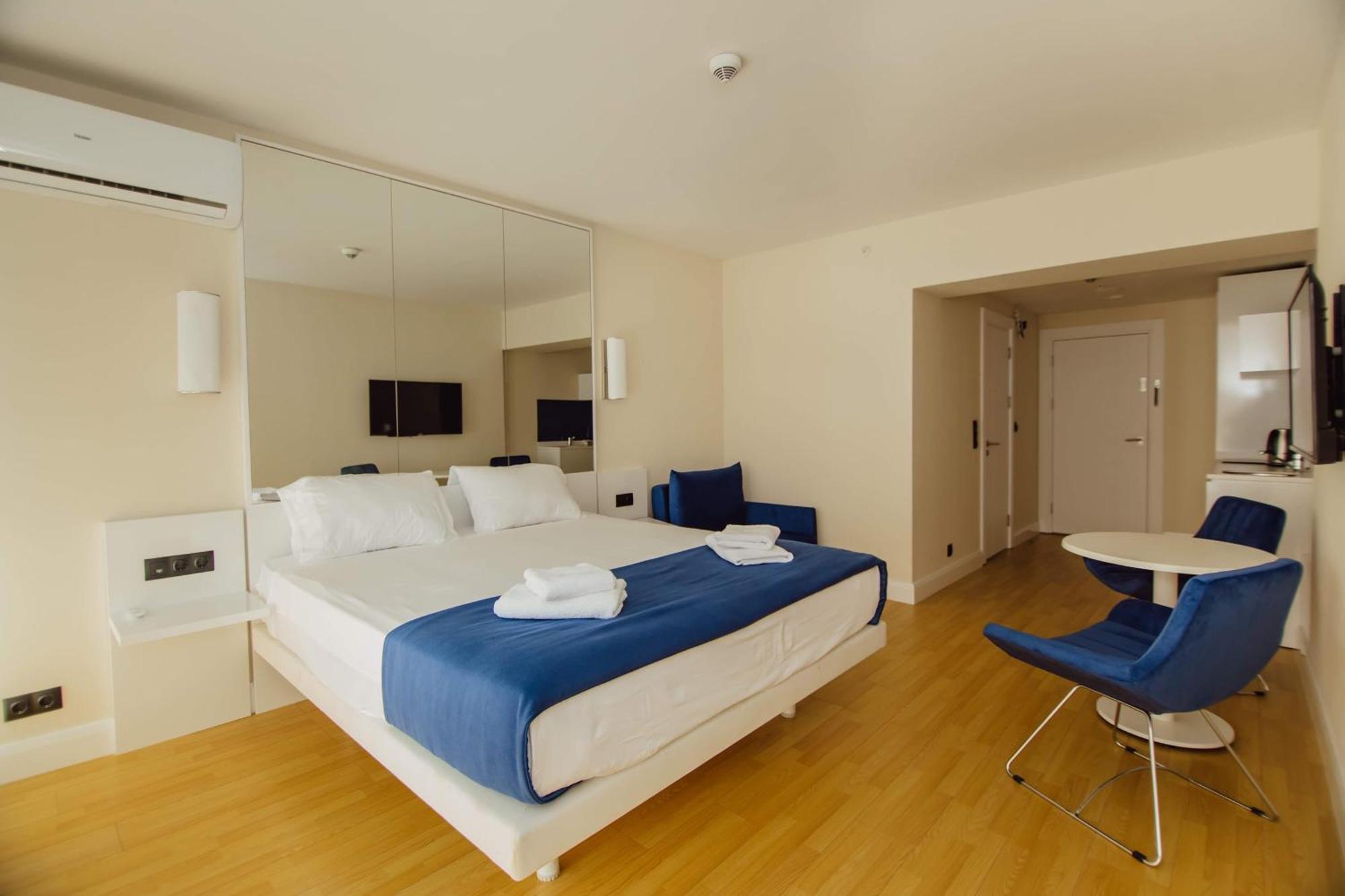 Luxury Beach Front Hotel Батуми Екстериор снимка