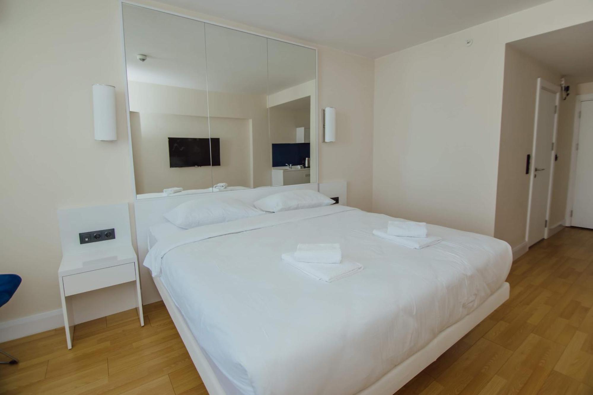 Luxury Beach Front Hotel Батуми Екстериор снимка
