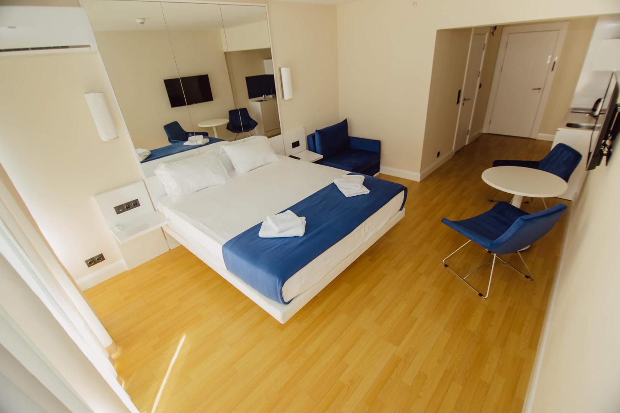 Luxury Beach Front Hotel Батуми Екстериор снимка